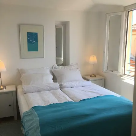 Апартаменти Central Top-floor Apt W/best Views And Parking *