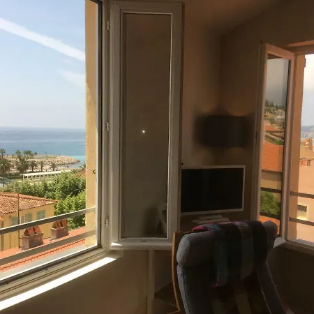 Апартаменти Central Top-floor Apt W/best Views And Parking
