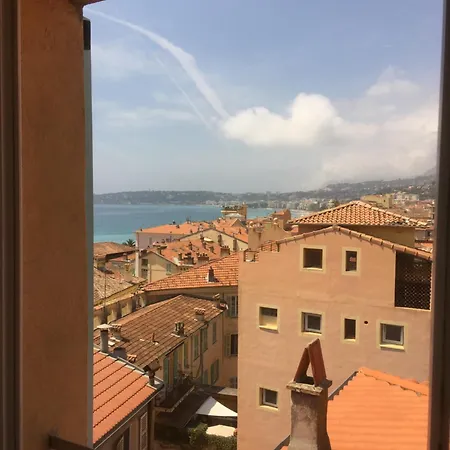 Апартаменти Central Top-floor Apt W/best Views And Parking Мантон