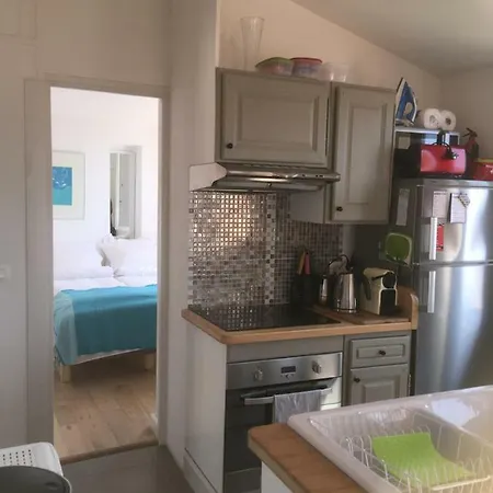 Central Top-floor Apt W/best Views And Parking Мантон