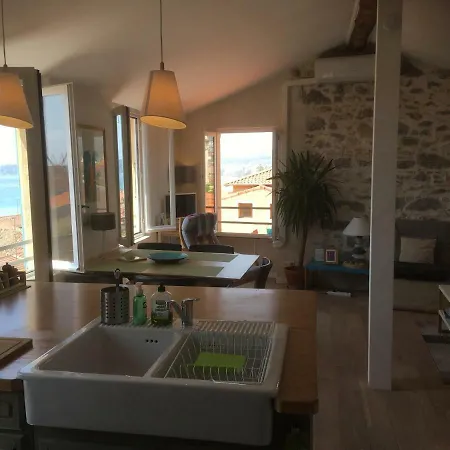 Апартаменти Central Top-floor Apt W/best Views And Parking Мантон