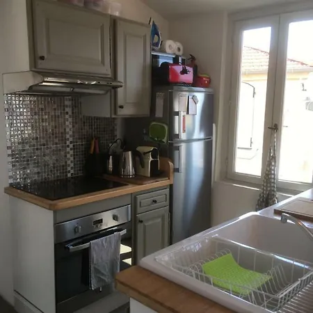 Апартаменти Central Top-floor Apt W/best Views And Parking