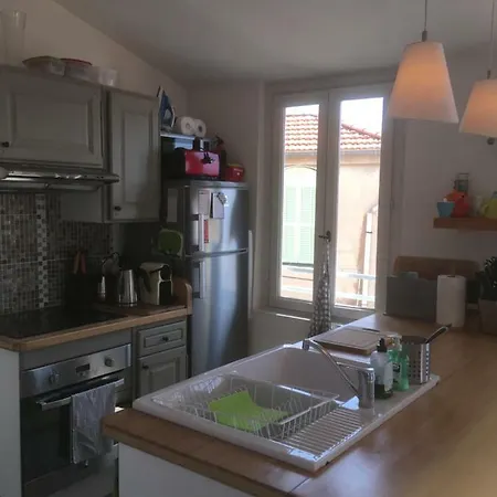 Апартаменти Central Top-floor Apt W/best Views And Parking *