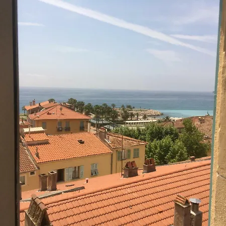 Апартаменти Central Top-floor Apt W/best Views And Parking Мантон