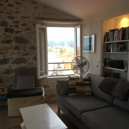 Central Top-floor Apt W/best Views And Parking Мантон